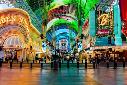 Las fichas de casino reemplazan al dinero real no solo por seguridad, sino también porque la gente tiende a gastar más con fichas que con efectivo
