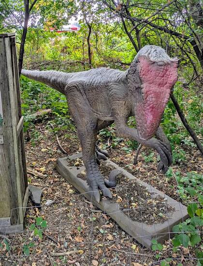 Las figuras gigantescas están a la venta en Marketplace, donde se agrega material, estado y precio de los dinosaurios (Facebook/Madrid Rex)