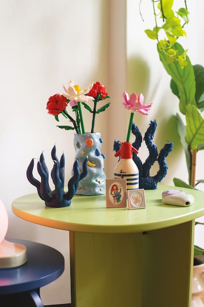 Las flores además de ser naturales, aparecen en el espacio como obras de arte