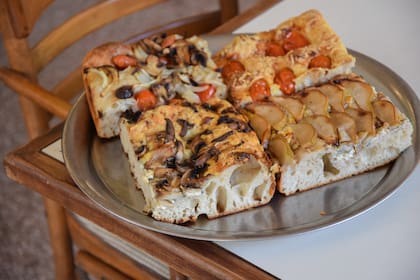 Las focaccias se ofrecen en distintas versiones: al corte o en sándwich.