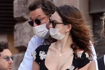 Las fotos de Lily James y Dominic West que recorrieron el mundo y despertaron los rumores