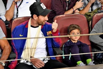 Las fotos de Lionel Messi en la tribuna del Camp Nou para ver Barcelona-Inter