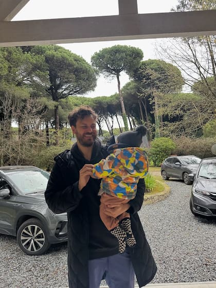 Las fotos de los días en familia en la playa causaron furor en las redes (Foto: Instagram @candelivetrano)