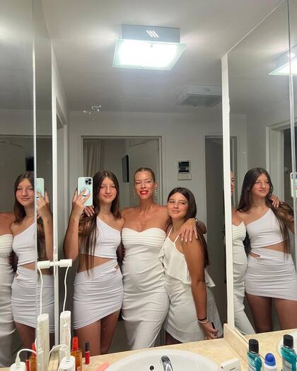 Las fotos de Nicole Neumann con Allegra, Sienna y Manu Urcera para arrancar el 2024: "Allá vamos"