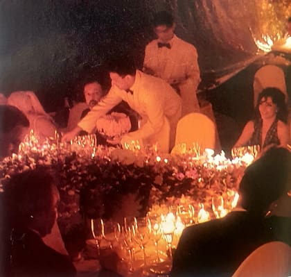 Las fotos del casamiento de Cristian Castro y Gabriela Bo fueron celosamente custodiadas y todas las miradas fueron detrás de Verónica Castro