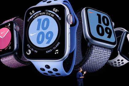 Stan Ng con los prototipos de Apple Watch