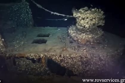 Las fotos del submarino hundido en las profundidades del mar Egeo