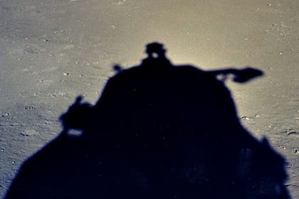 Vista desde la ventana del Módulo Lunar justo después de aterrizar