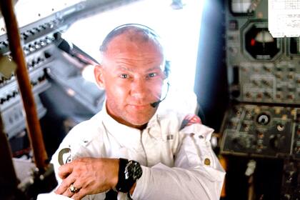 El piloto del módulo lunar Edwin "Buzz" Aldrin
