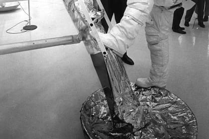Imagen que muestra el proceso de entrenamiento para el desarrollo de la operación que culminó en el primero paso del hombre sobre la Luna