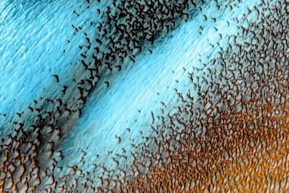 Las fotos reflejan sectores de ''dunas azules'' donde la temperatura es inferior a los 100°C