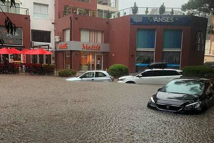 Las fuertes lluvias provocaron inundaciones en Pinamar