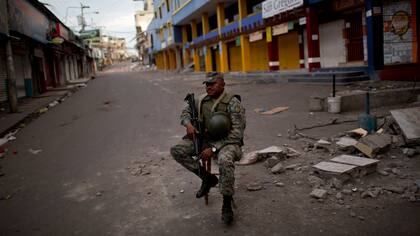 Las fuerzas de seguridad intentan frenar los saqueos