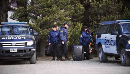 Las fuerzas de seguridad rastrillaron ayer terrenos cercanos al río Chubut, sin resultado