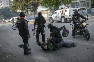El escuadrón chavista expande la represión a los barrios pobres de Caracas