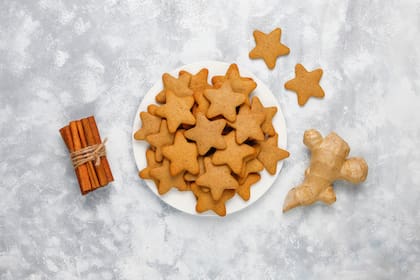 Las galletitas de jengibre son un postre clásico de la Navidad y se pueden reversionar para no utilizar azúcar ni ingredientes con gluten