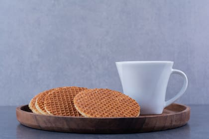 Las galletitas stroopwafel se suelen acompañar con té (Foto: Freepik)