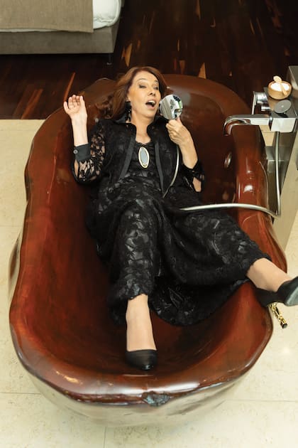 "Las ganas de seguir haciendo cosas no se me han ido. A mí, me gusta pintarme la cara, como decía la Campoy", asegura