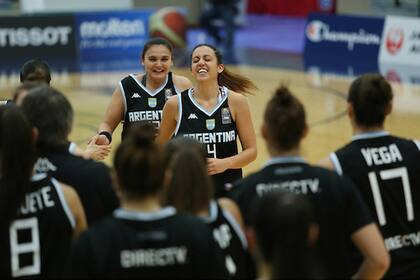 Las Gigantes festejaron en su debut en Edmonton