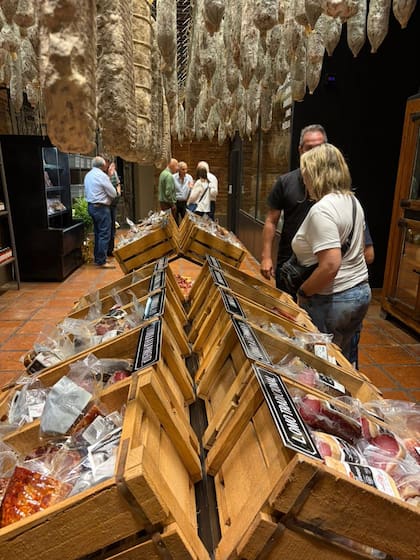Las "góndolas" de Cerdo Rojo