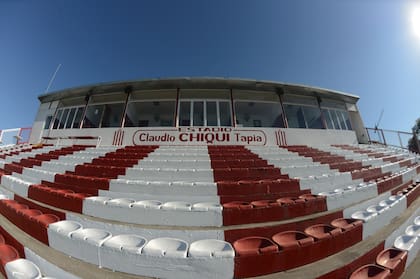 La tribuna del estadio de Barracas Central que lleva el nombre del presidente de la AFA, Claudio "Chiqui" Tapia. 