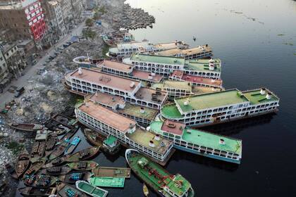 Barcos varados en Dhaka, Bangladesh