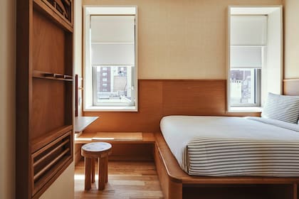 Las habitaciones de Sister City son minimalistas, su lujo está en la posibilidad de personalizar el ambiente y la experiencia