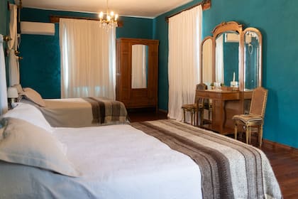 Las habitaciones están muy bien decoradas, con ropa blanca de excelente calidad.