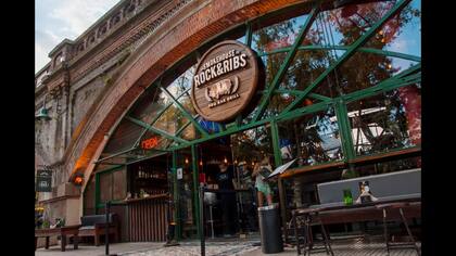 Las hamburguesas de RockRibs tienen la cebolla más dulce como acompañamiento