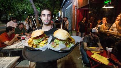 Las hamburguesas de Tierra de Nadie, en Caballito, son un hit
