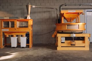 Importaron un molino de piedra y elaboran 17 toneladas por mes de superharinas