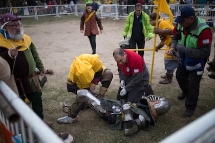 Las heridas son moneda corriente, especialmente en los mundiales; foto: evento medieval en Buenos Aires, 2019