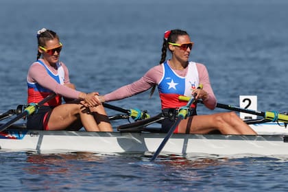 Las hermanas Abraham en plena acción, en Laguna Grande, San Pedro de la Paz