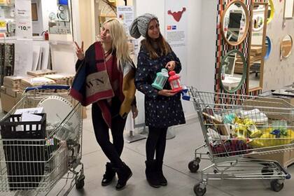 Las hermanas arrasaron en Ikea