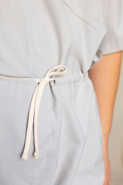 Las hermanas Dacal construyen piezas a partir del rescate de remanentes de viejas sastrerías porteñas