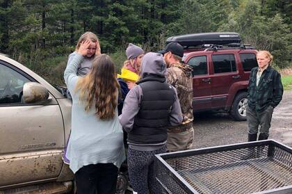 Las hermanas fueron encontradas deshidratadas y frías, pero de buen humor el domingo, dijeron las autoridades