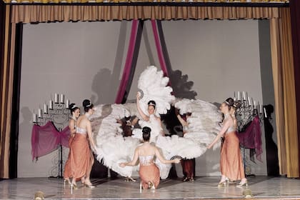 Las hermanas retrataron en detalle el esplendor del teatro de revista durante los 60 y 70.