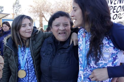 Las hermanas Sánchez, con sus medallas, volvieron a Córdoba.