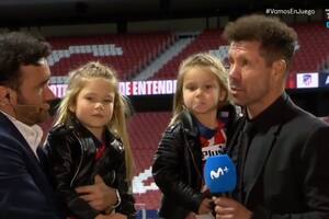 Las hijas de Simeone interrumpieron una entrevista y conquistaron a todos