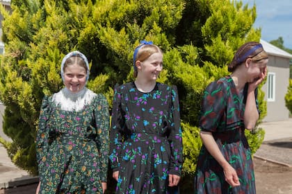 Las hijas de Isaac Fast, propietario del comedor de Colonia La Nueva Esperanza.