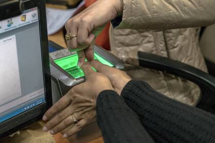 Las huellas dactilares son parte de las medidas biométricas del sistema