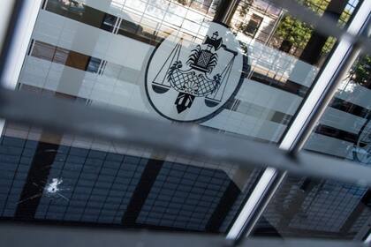 Las sedes de tribunales rosarinos y casas de jueces fueron atacadas a balazos y se apunta a Los Monos como responsables de esas amenazas