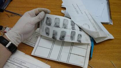 Las huellas digitales de las personas fallecidas y registradas como NN fueron la clave para su identificación (Gentileza)