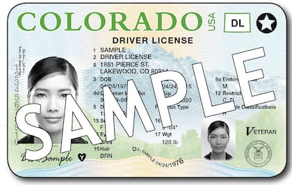 Las identificaciones de Colorado que cumplen con la Real ID tienen una estrella en la parte superior derecha