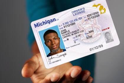 Las identificaciones vencidas se aceptan por hasta dos años, y los menores de 18 años no necesitan documento para vuelos domésticos