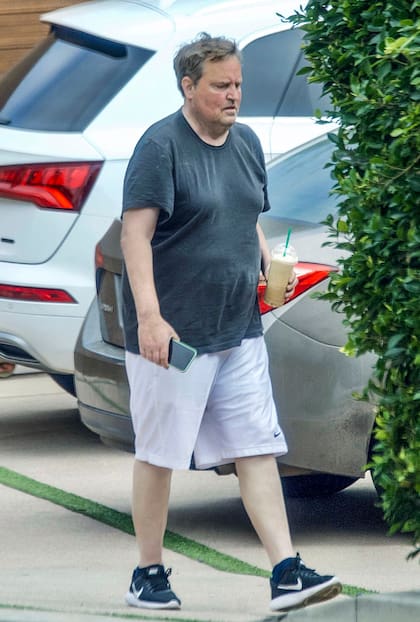 Las imágenes de Matthew Perry por las calles de Los Ángeles que generan preocupación