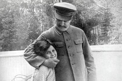 Las imágenes de Stalin y su hija eran usadas como elemento de propaganda para demostrar que el líder soviético era un gran padre de familia