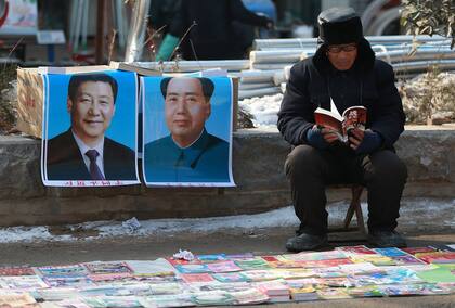 Las imágenes de Xi y Mao, en un puesto de venta callejera