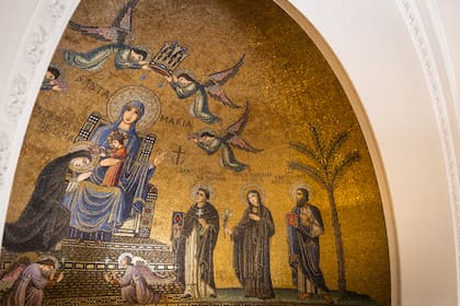 Las imágenes del altar principal.