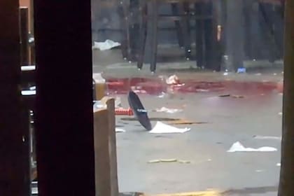 Las imágenes del interior del restaurante en donde ocurrió el tiroteo.